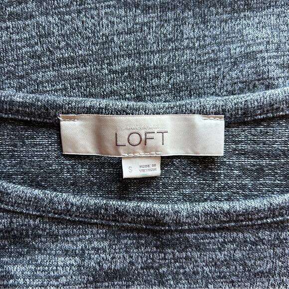 LOFT Gray Elbow-Length Flutter/Ruffle Trim Sleeve Crew Neck T-Shirt Size Small - Picture 8 of 10